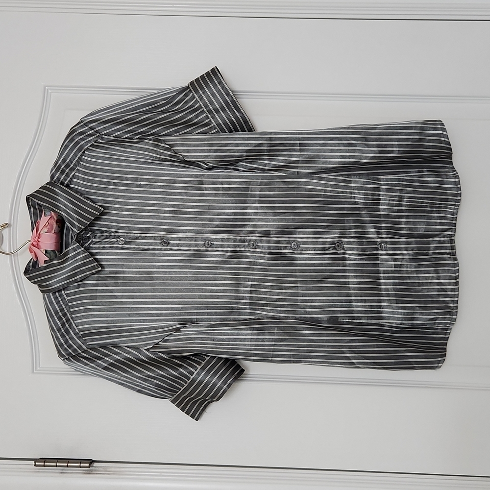 New York & Co gray pinstriped blouse, sz L